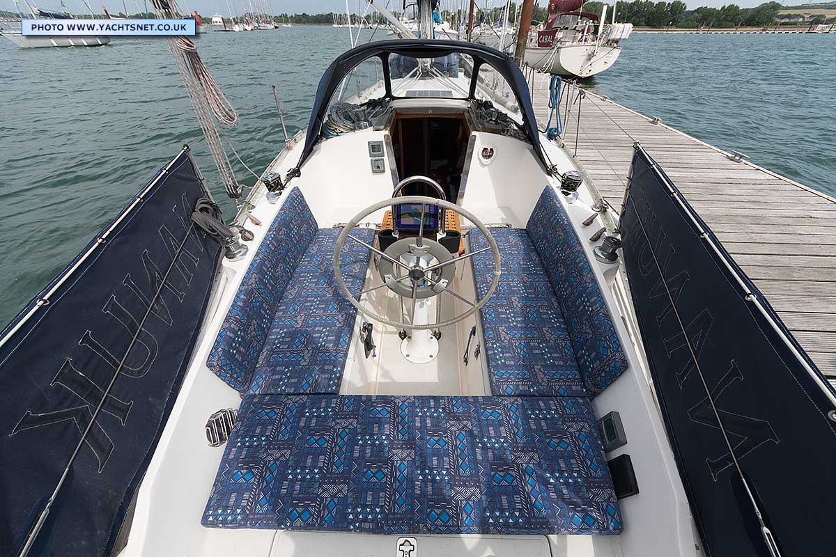 Cockpit forward