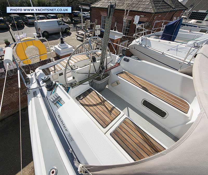 Cockpit aft